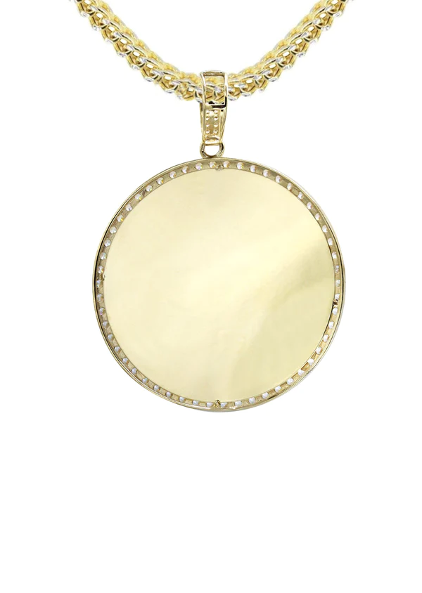 10K-Yellow-Gold-Round-Picture-Necklace-3.webp