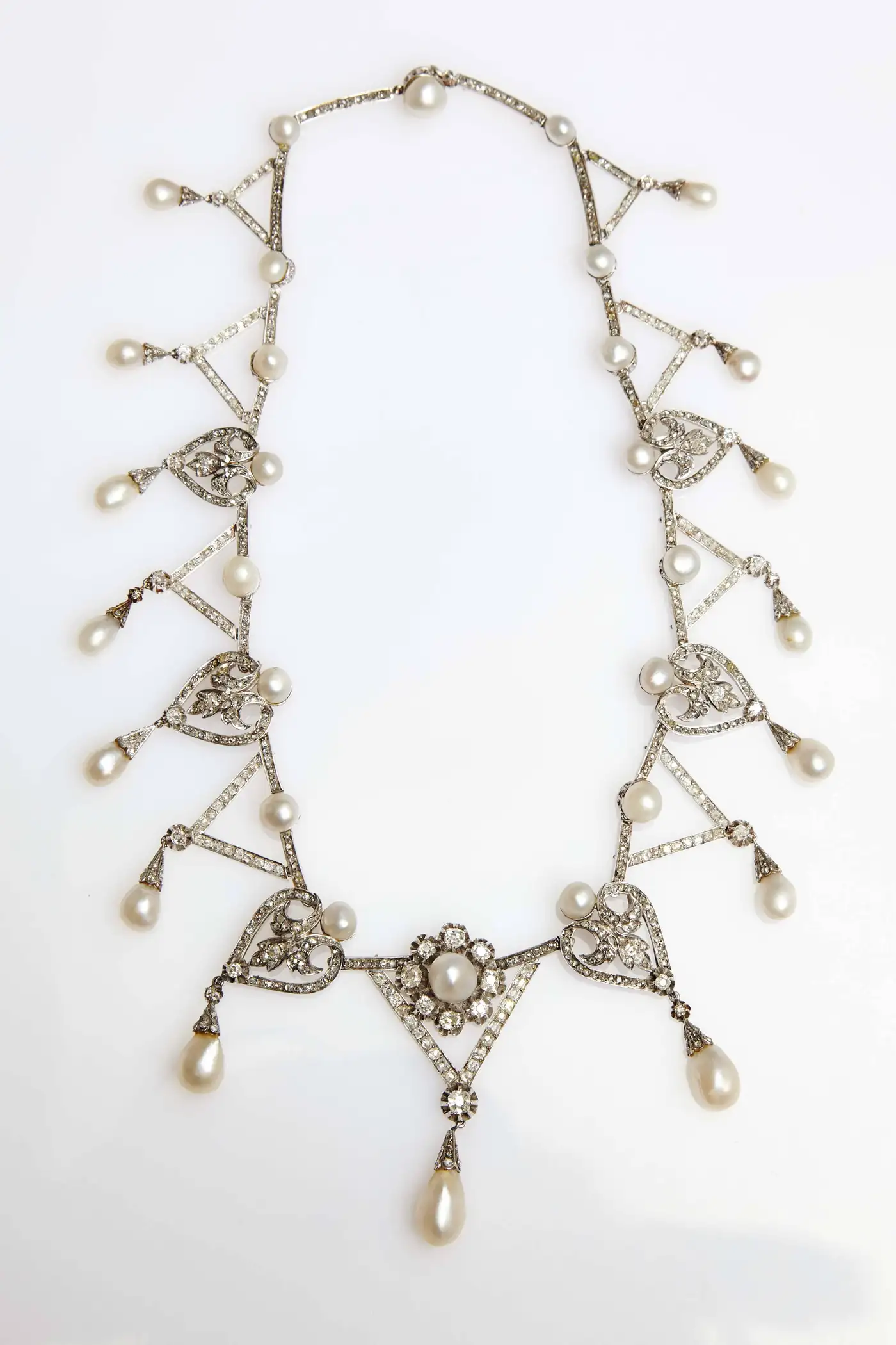 1910s-Important-Antique-Natural-Pearl-Diamond-Platinum-Necklace-3.webp