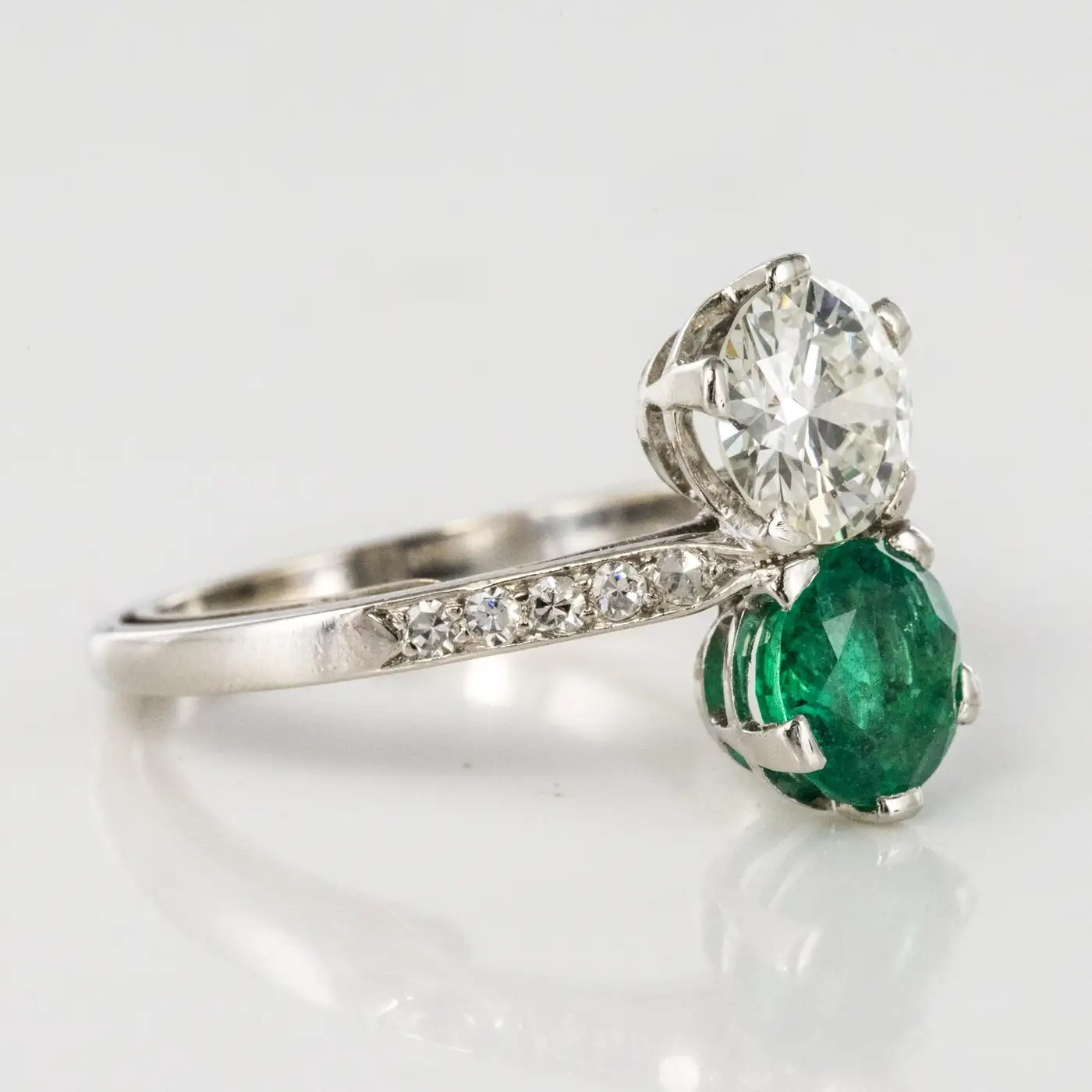 1930s-French-Platinum-Art-Deco-Emerald-Diamond-You-and-Me-Ring-10.webp
