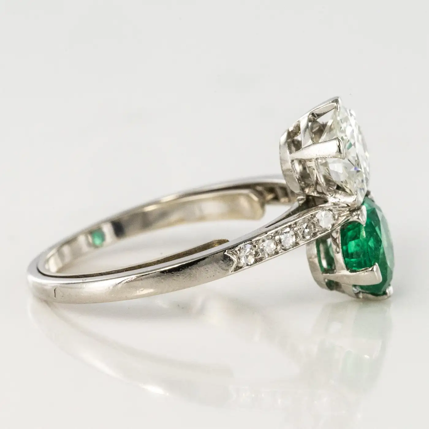 1930s-French-Platinum-Art-Deco-Emerald-Diamond-You-and-Me-Ring-14.webp