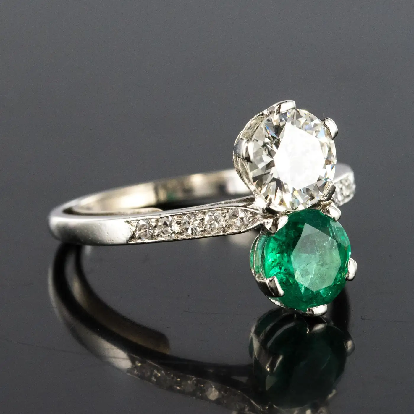 1930s-French-Platinum-Art-Deco-Emerald-Diamond-You-and-Me-Ring-4.webp