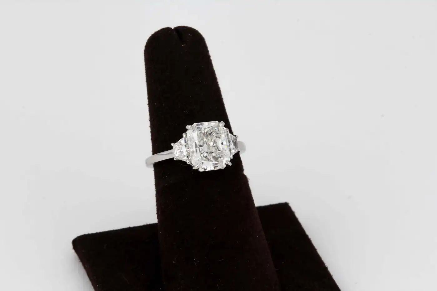 3-Carat-GIA-Radiant-Cut-Diamond-Engagement-Platinum-Ring-3.webp