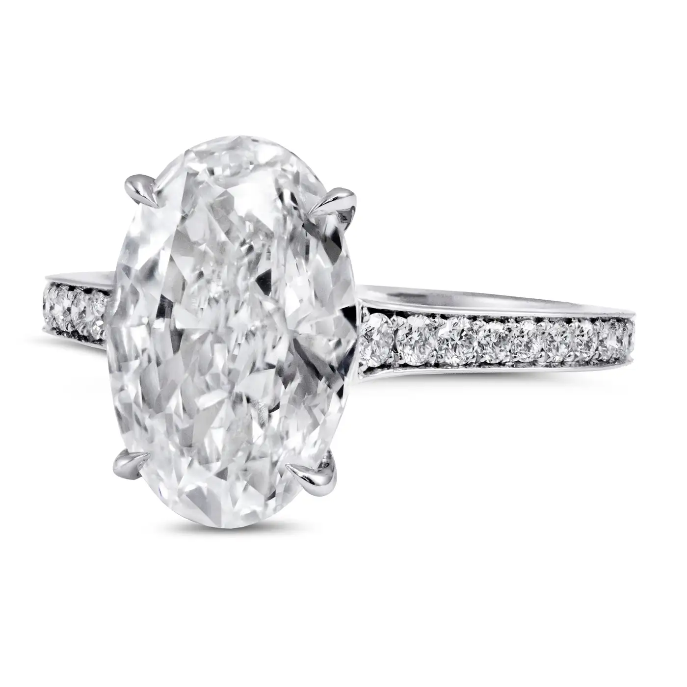 3.0-Carats-Oval-Cut-Diamond-Engagement-Ring-with-side-stones-GIA-Certified-4.webp