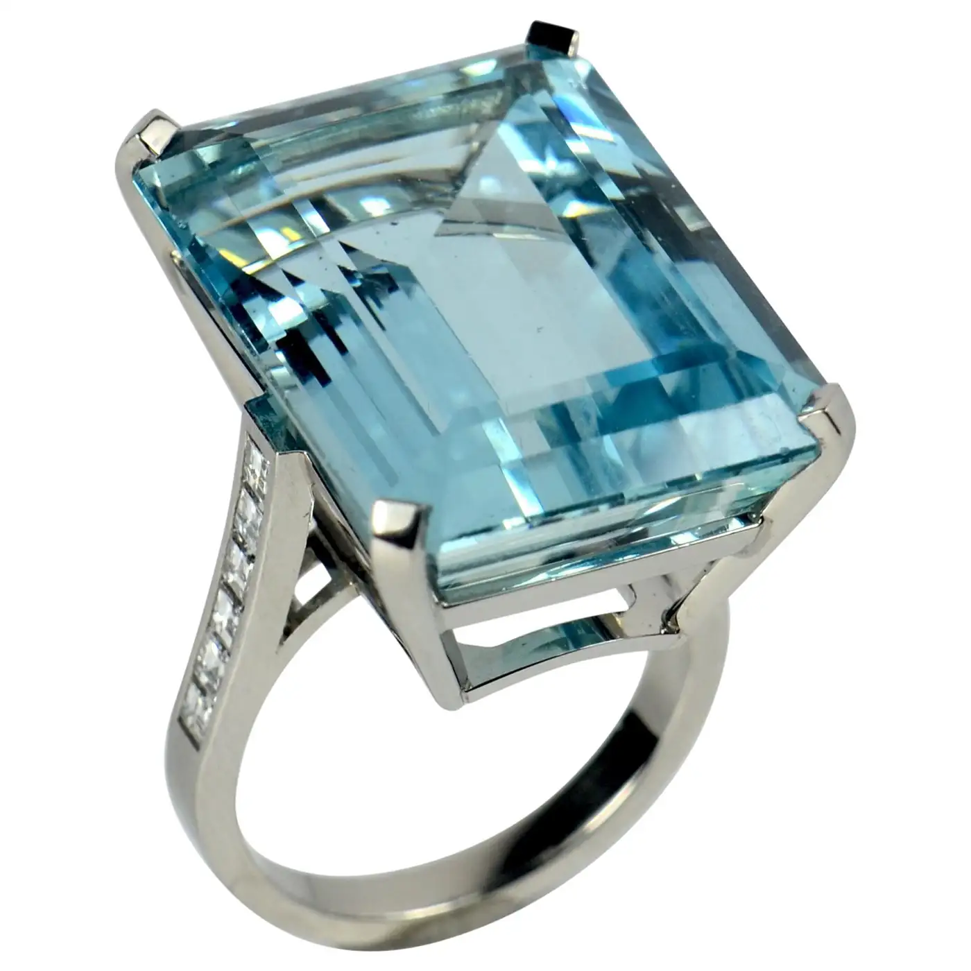 32.70-Carat-Aquamarine-and-Diamond-Cocktail-Ring-1.webp