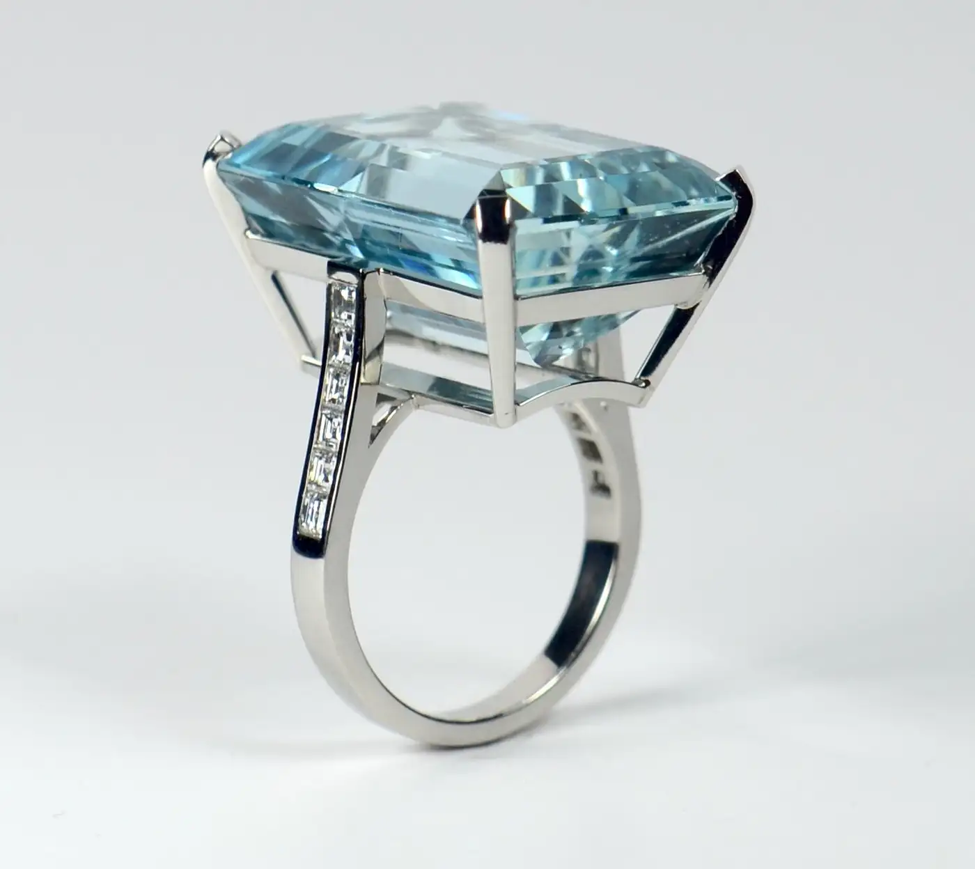 32.70-Carat-Aquamarine-and-Diamond-Cocktail-Ring-12.webp