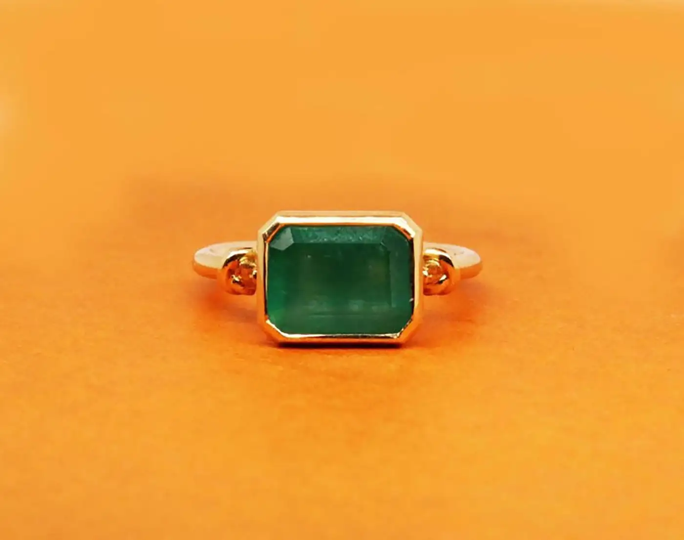 3ct-Knot-Emerald-Ring-in-18ct-Yellow-Gold-7.webp