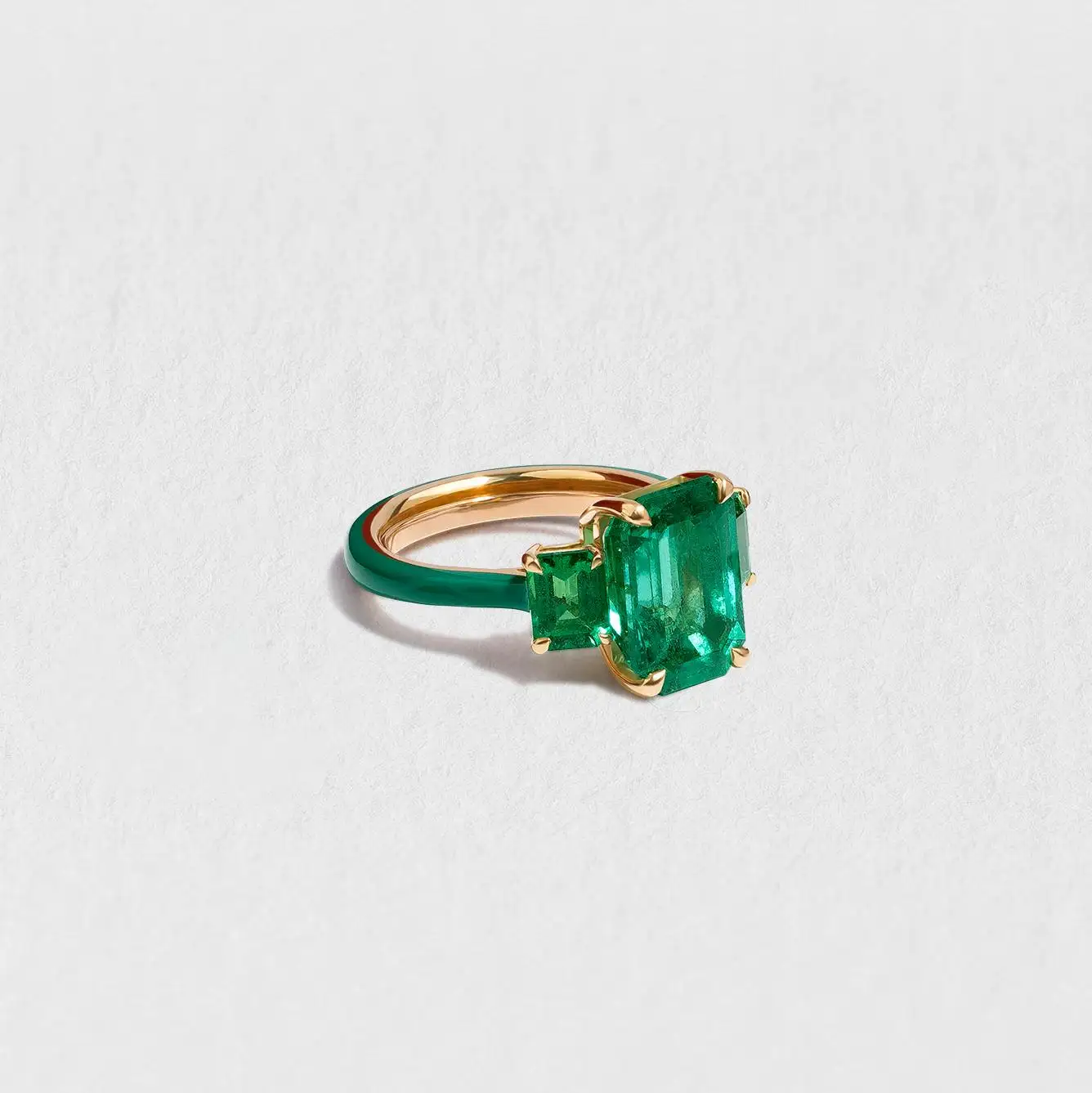 5.29-Carats-Emerald-Ring-in-Yellow-Gold-with-Ceramic-Detail-11.webp