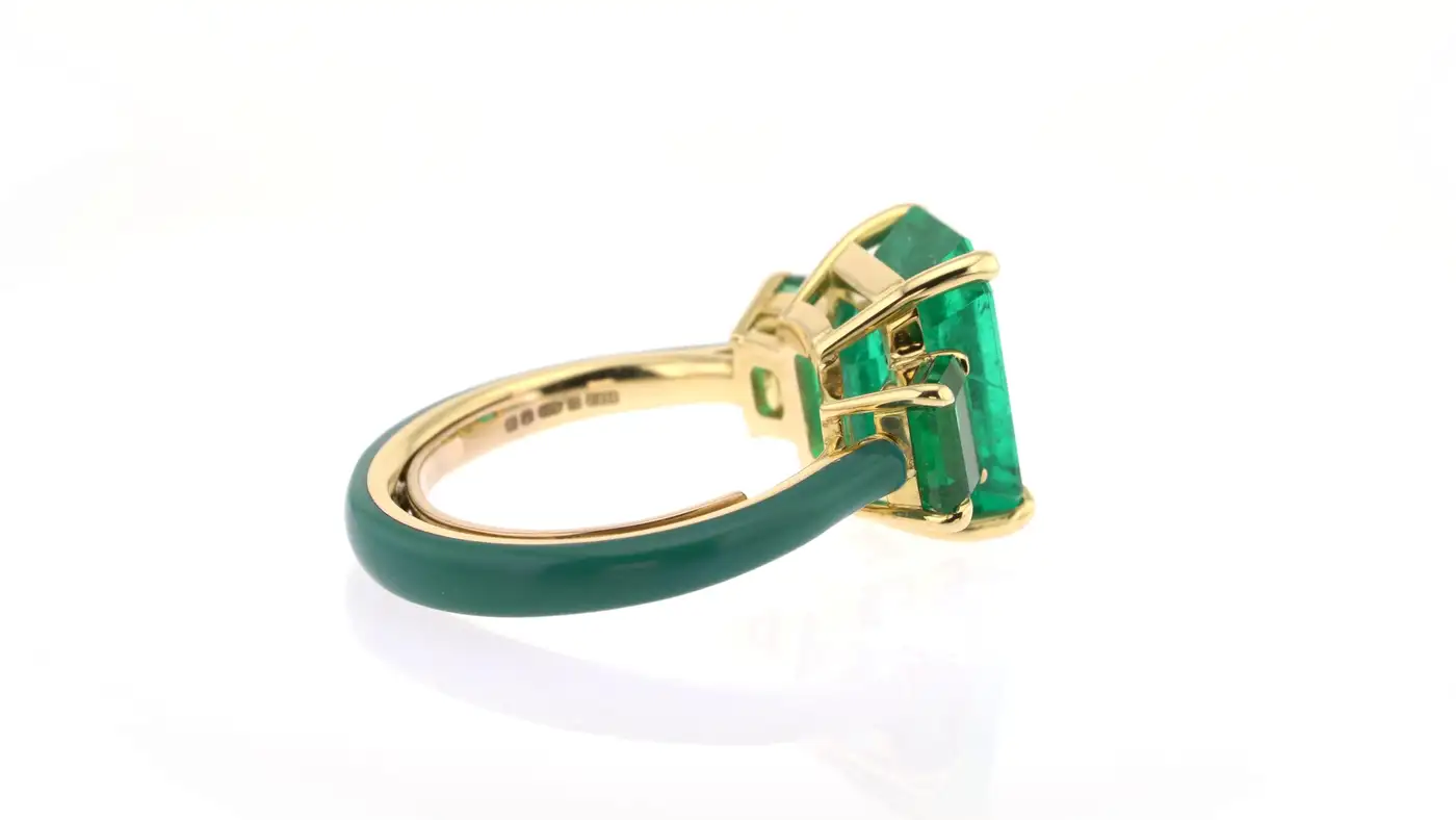 5.29-Carats-Emerald-Ring-in-Yellow-Gold-with-Ceramic-Detail-4.webp