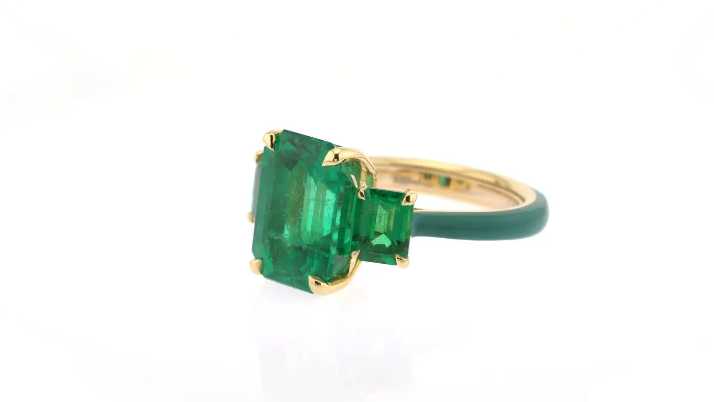 5.29-Carats-Emerald-Ring-in-Yellow-Gold-with-Ceramic-Detail-5.webp