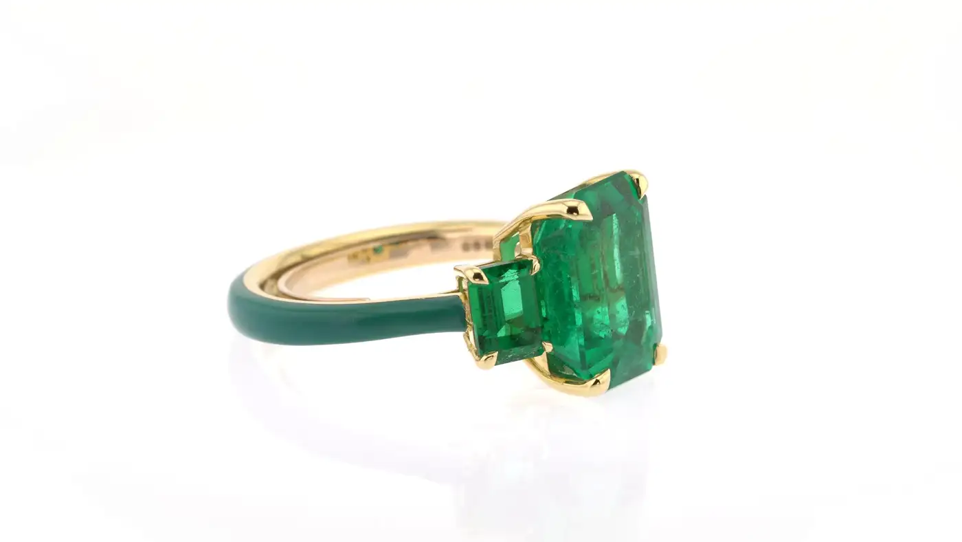 5.29-Carats-Emerald-Ring-in-Yellow-Gold-with-Ceramic-Detail-6.webp