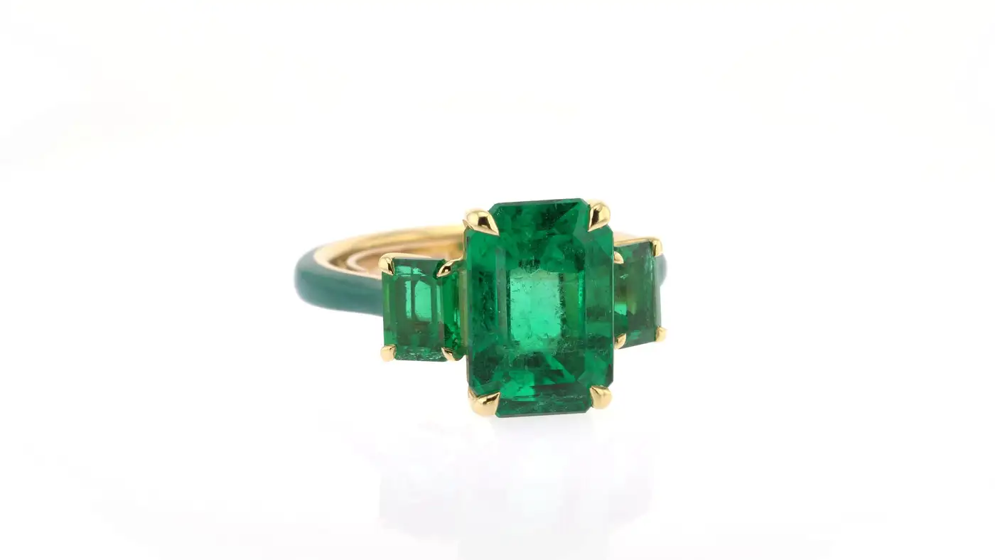 5.29-Carats-Emerald-Ring-in-Yellow-Gold-with-Ceramic-Detail-7.webp