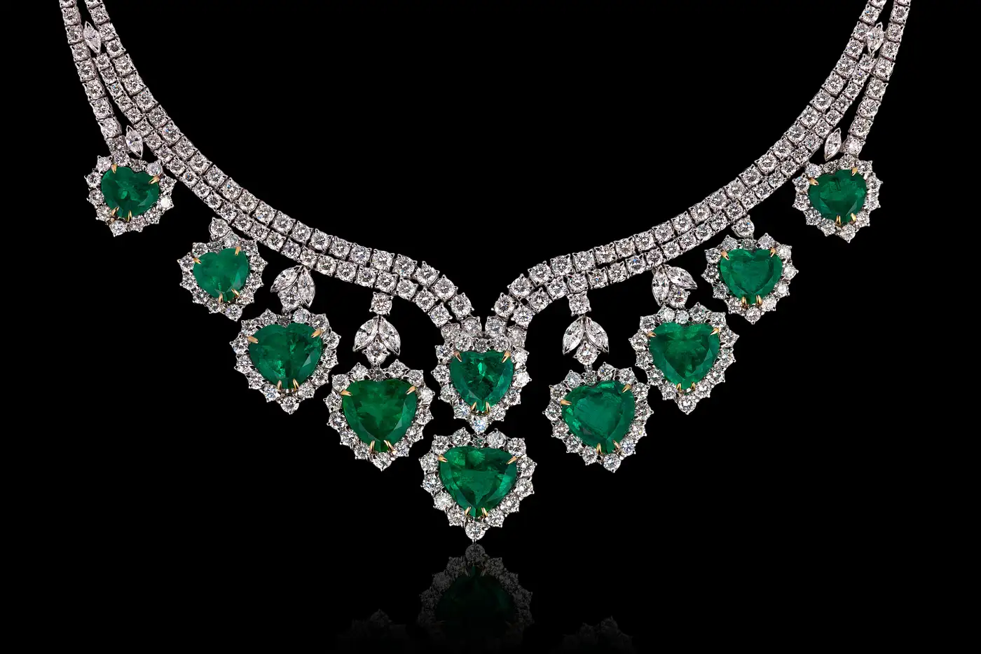 Andreoli-Heart-Shape-Colombian-Emerald-Diamond-Necklace-CDC-Certified-18Kt-Gold-3.webp