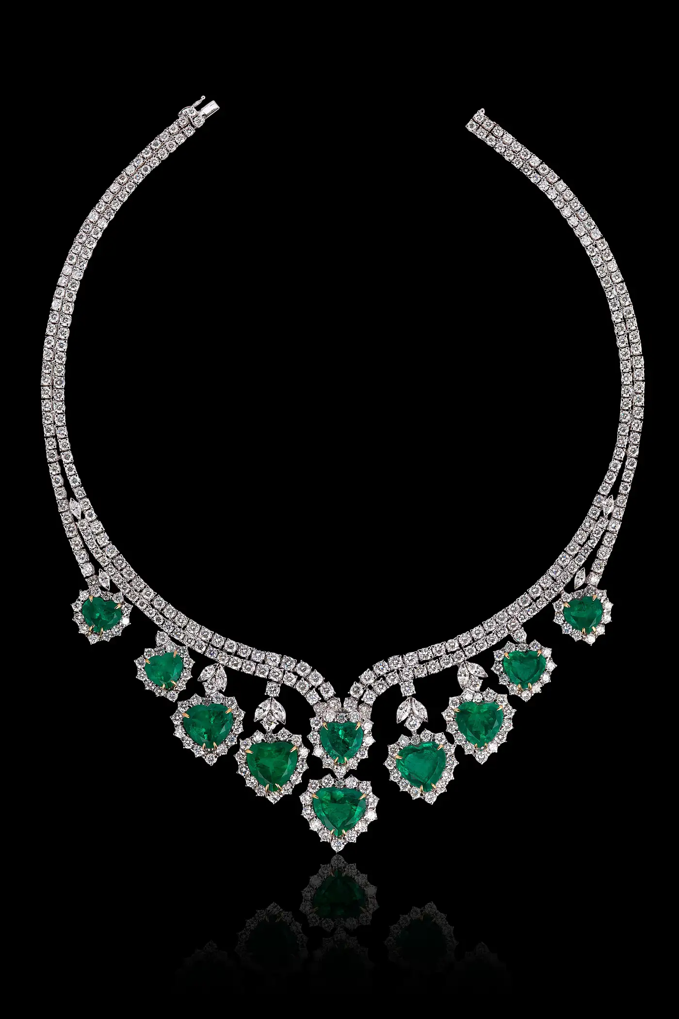 Andreoli-Heart-Shape-Colombian-Emerald-Diamond-Necklace-CDC-Certified-18Kt-Gold-5.webp
