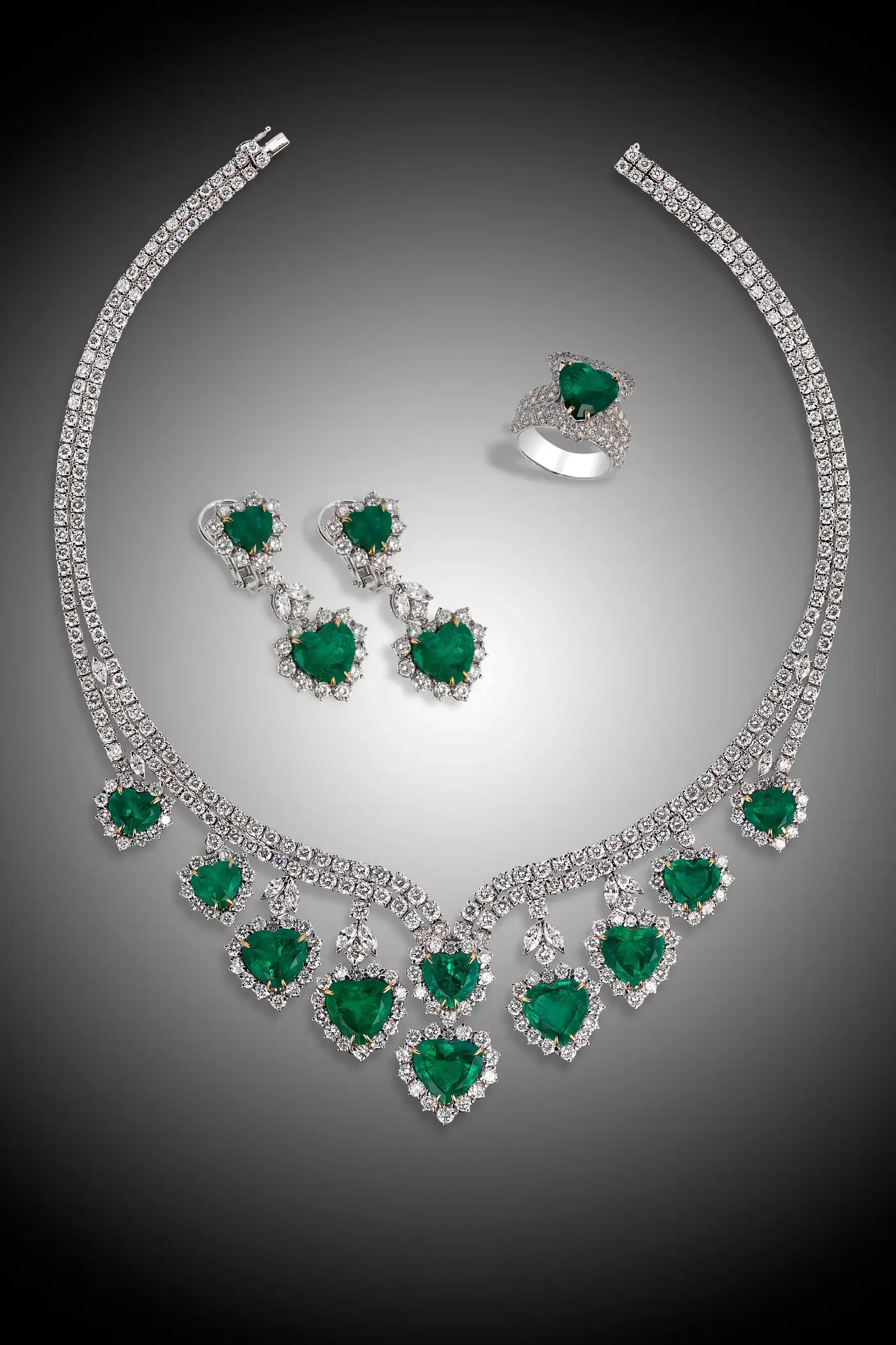 Andreoli-Heart-Shape-Colombian-Emerald-Diamond-Necklace-CDC-Certified-18Kt-Gold-6.webp