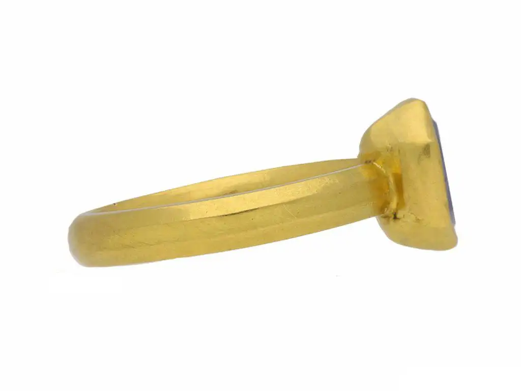 Antique-17th-century-AD-Post-Mediaeval-sapphire-gold-ring-2.webp