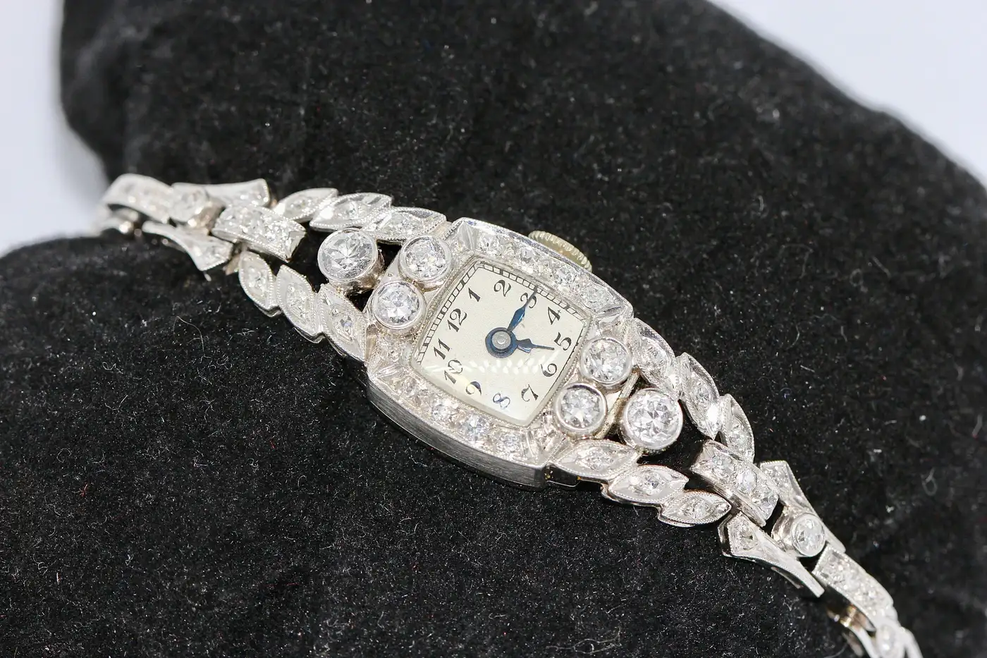Antique-Art-Nouveau-Ladies-Wrist-Watch-Platinum-with-Diamonds-4.webp