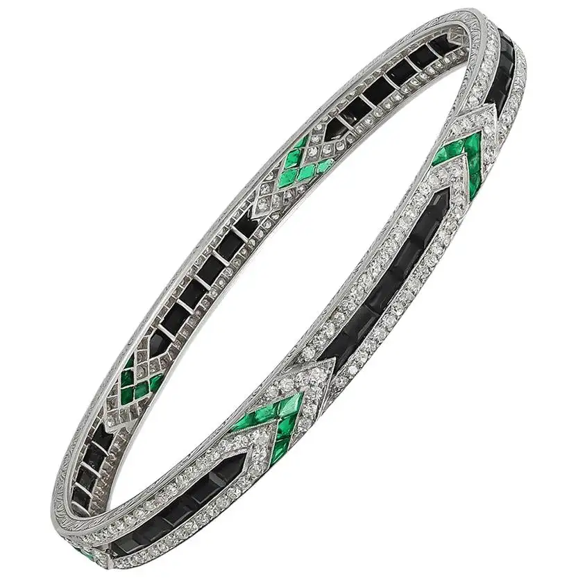 Art-Deco-Diamond-Emerald-Onyx-Bangle-Van-Cleef-Arpels-1.webp