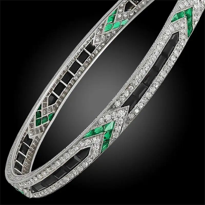 Art-Deco-Diamond-Emerald-Onyx-Bangle-Van-Cleef-Arpels-3.webp