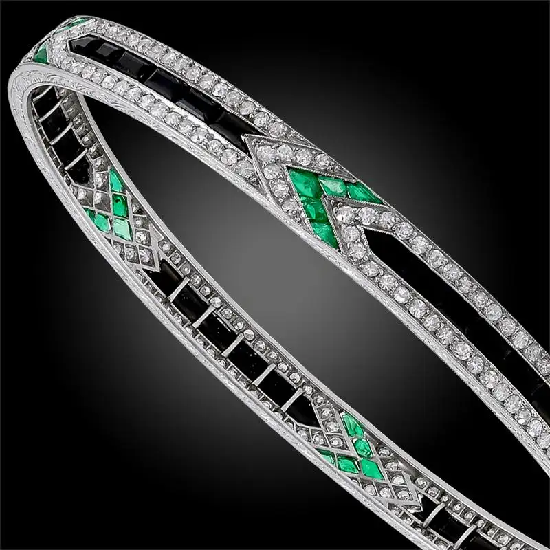Art-Deco-Diamond-Emerald-Onyx-Bangle-Van-Cleef-Arpels-4.webp