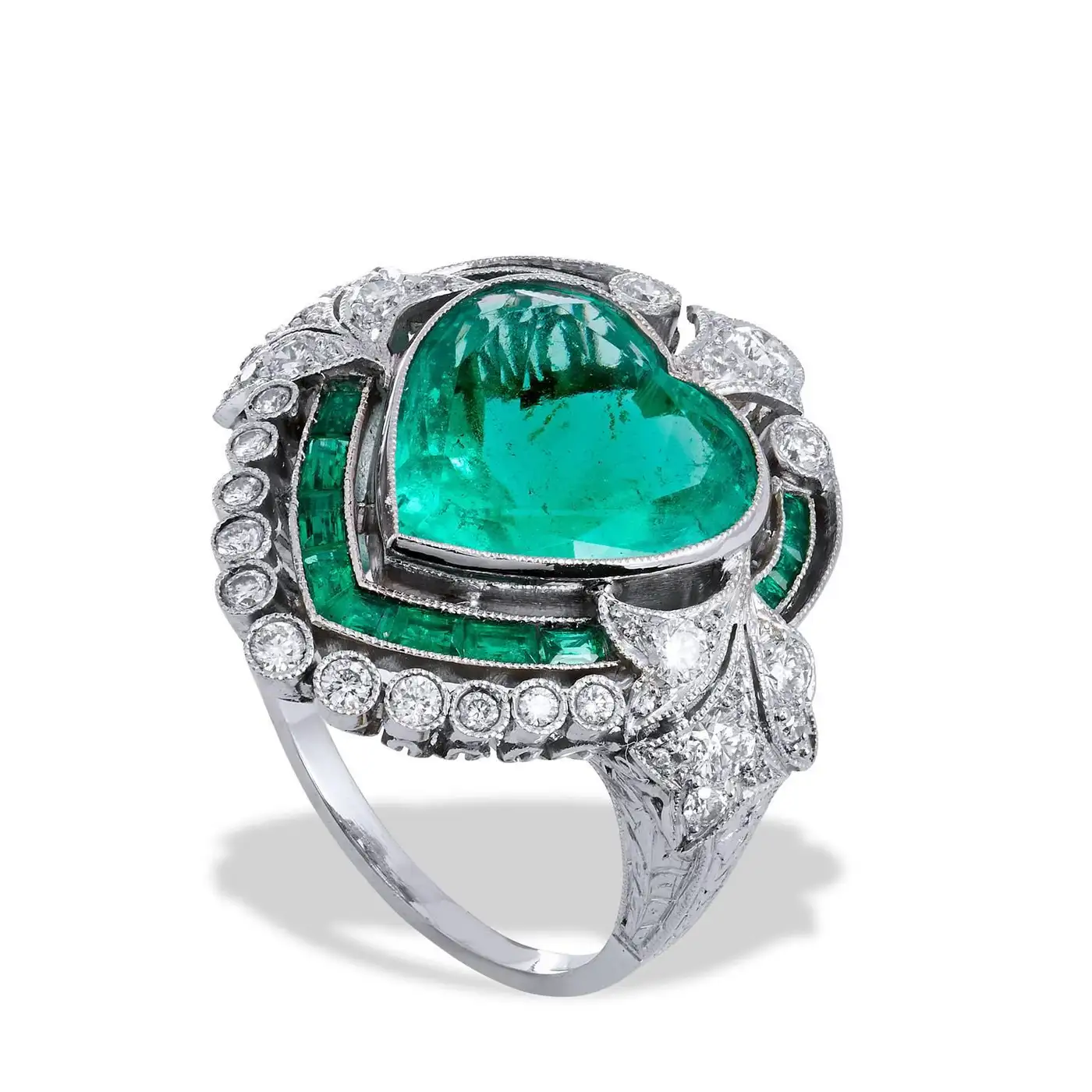 Art-Deco-Inspired-5.87-Carat-Heart-Shaped-Colombian-Emerald-Diamond-Plat-Ring-7-4.webp