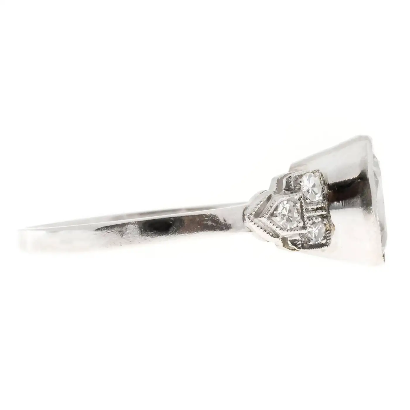 Art-Deco-Oval-2.06-Carat-Sapphire-Diamond-Platinum-Engagement-Ring-4.webp