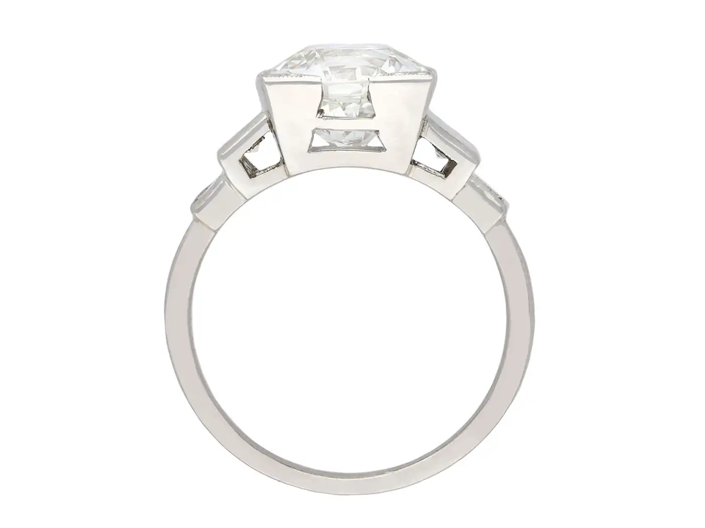 Art-Deco-diamond-flanked-solitaire-ring-English-circa-1930-6.webp