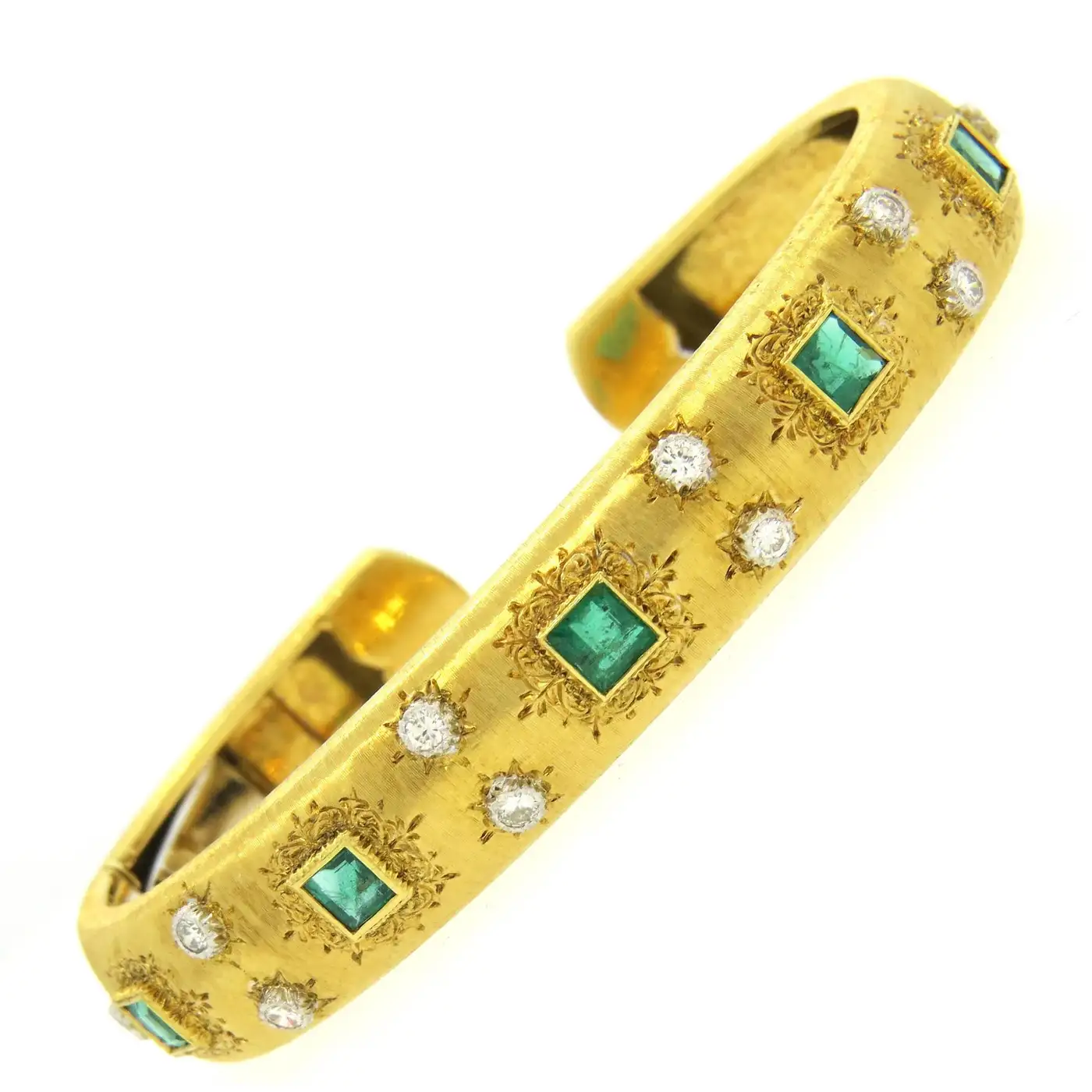 Buccellati-Emerald-Diamond-Gold-Cuff-Bracelet-1.webp