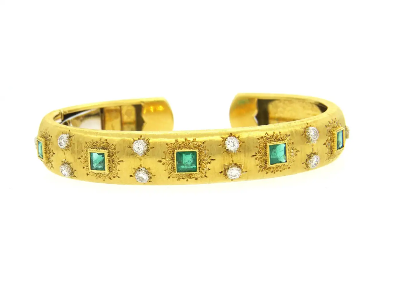 Buccellati-Emerald-Diamond-Gold-Cuff-Bracelet-6.webp