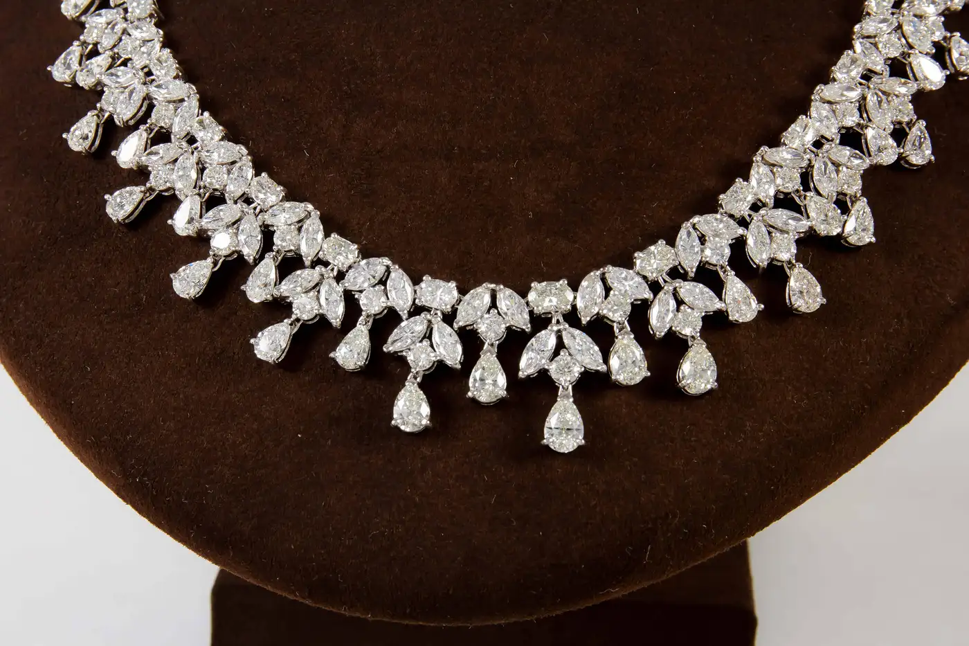 Buy-Elegant-46-Carat-Diamonds-Necklace-4.webp
