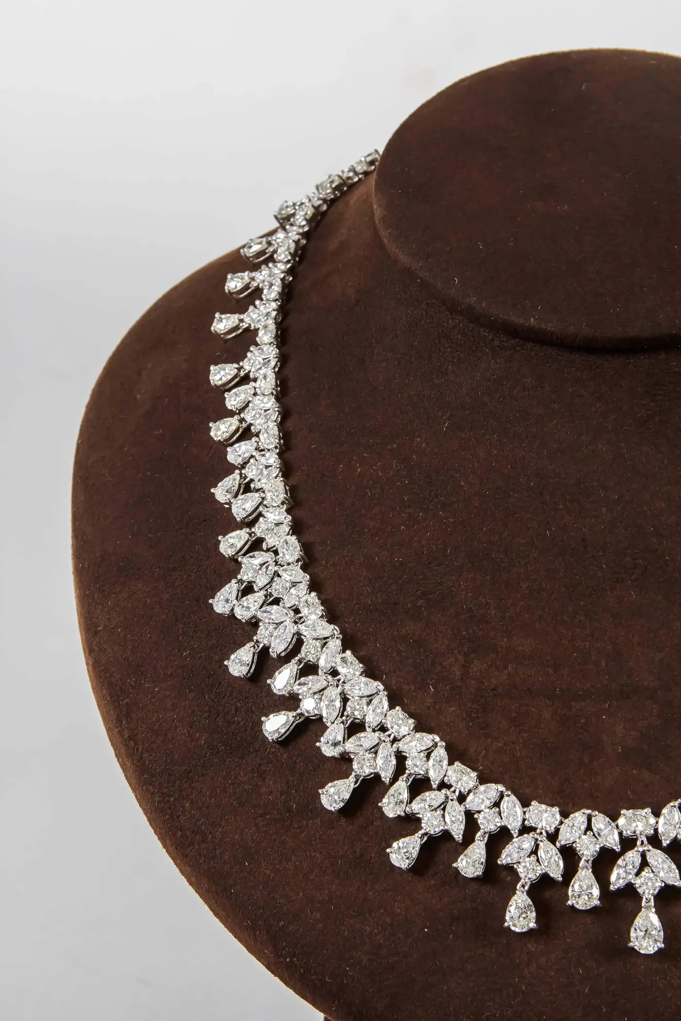 Buy-Elegant-46-Carat-Diamonds-Necklace-5.webp