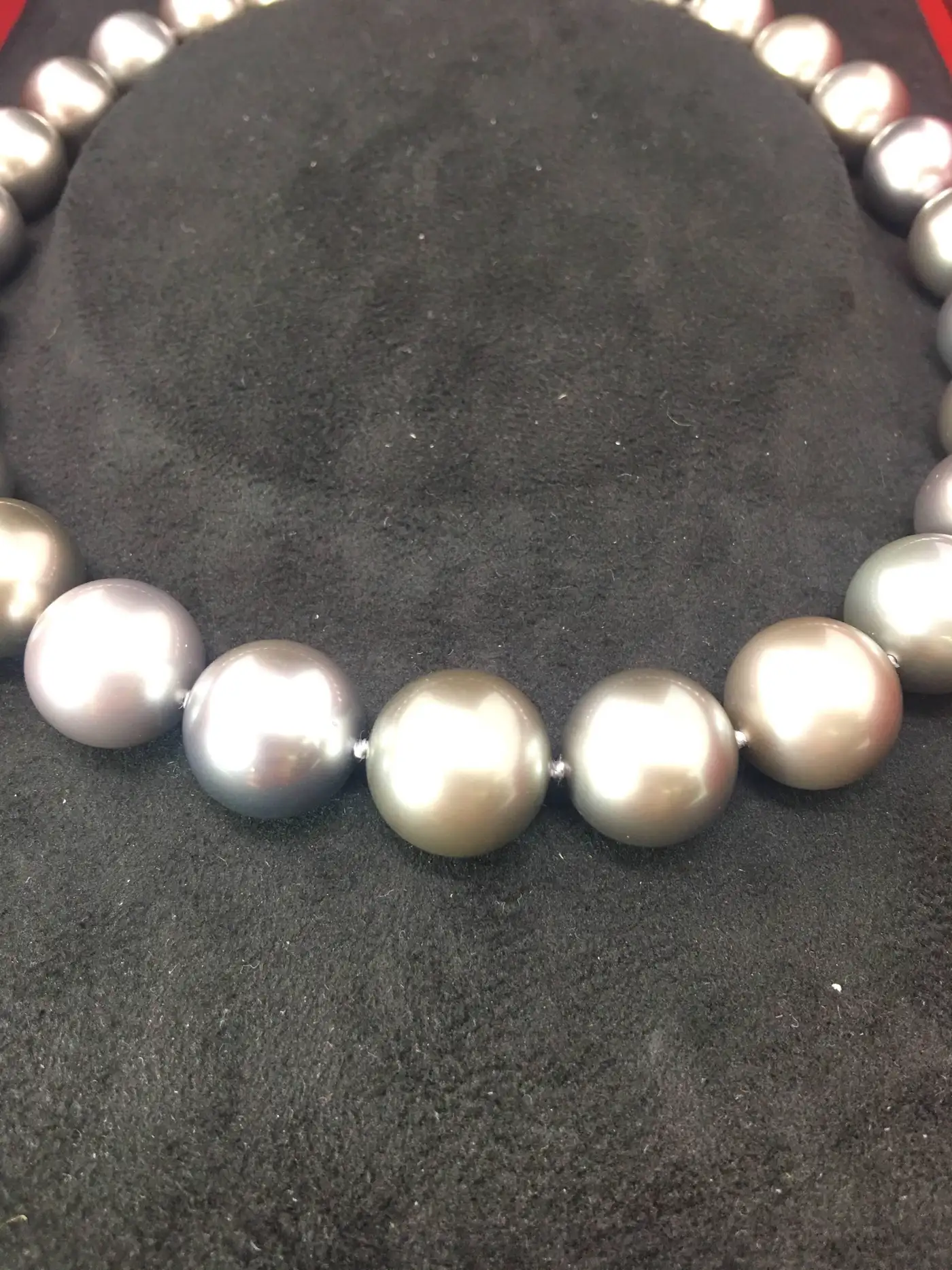 Cartier-Tahitian-Greyish-Purple-Pearl-Diamond-Clasp-Necklace-6.webp