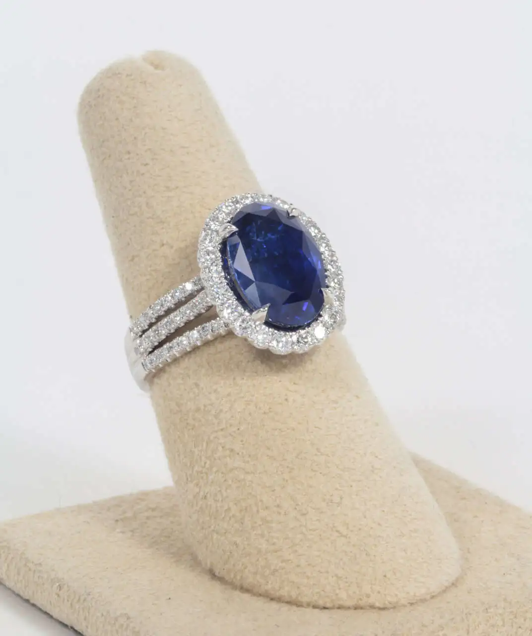 Certified-Royal-Blue-Sapphire-Diamond-Ring-2.webp