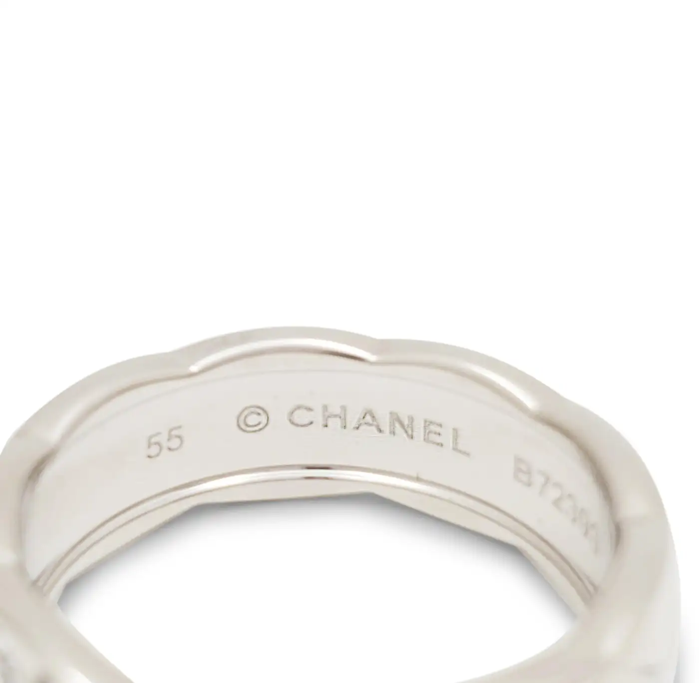 Chanel-Coco-Crush-White-Gold-Diamond-Ring-Small-Model-4.webp