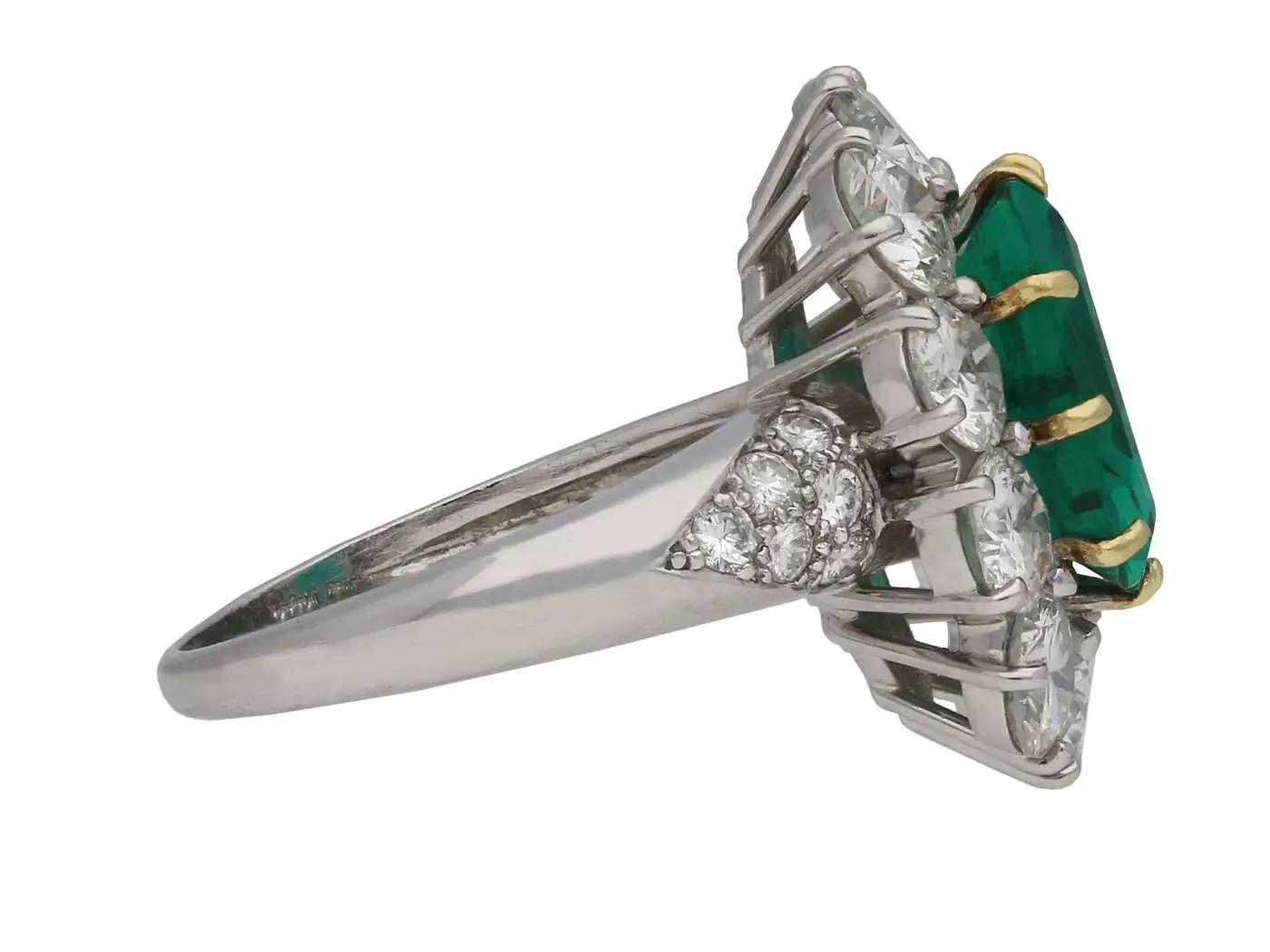 Colombian-Emerald-and-Diamond-Ring-American-circa-1980-Van-Cleef-Arpels-10.webp