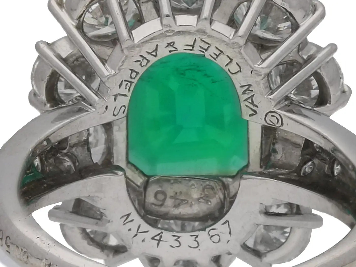 Colombian-Emerald-and-Diamond-Ring-American-circa-1980-Van-Cleef-Arpels-9.webp