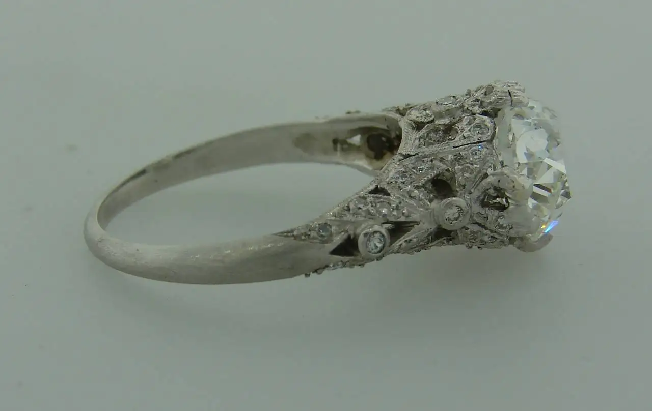 Cushion-Cut-Diamond-Platinum-Ring-Art-Deco-circa-1920s-3.02-carat-GIA-G-SI1-4.webp