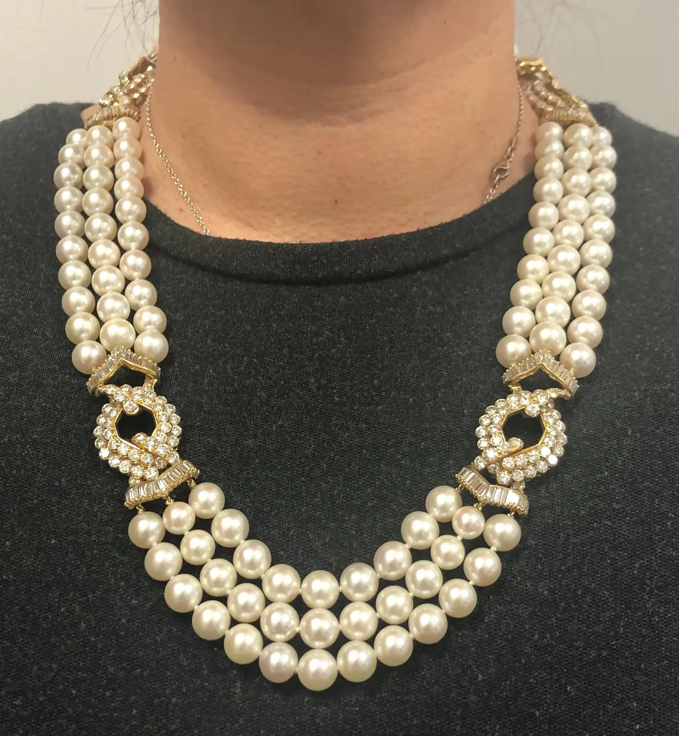 Diamond-Multi-Strand-Pearl-Necklace-Van-Cleef-Arpels-4.webp