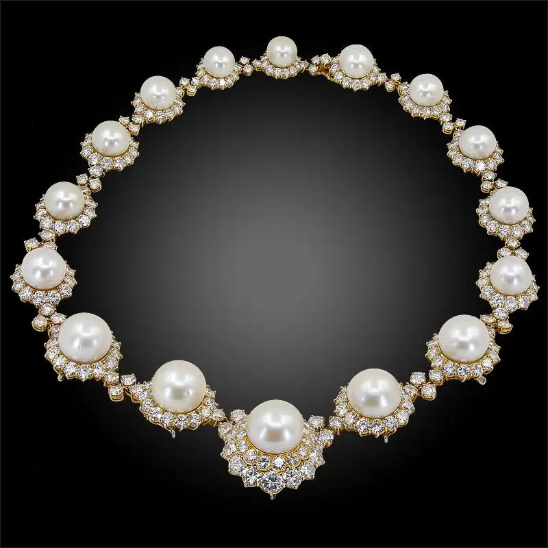 Diamond-Pearl-Yellow-Gold-Necklace-4.webp