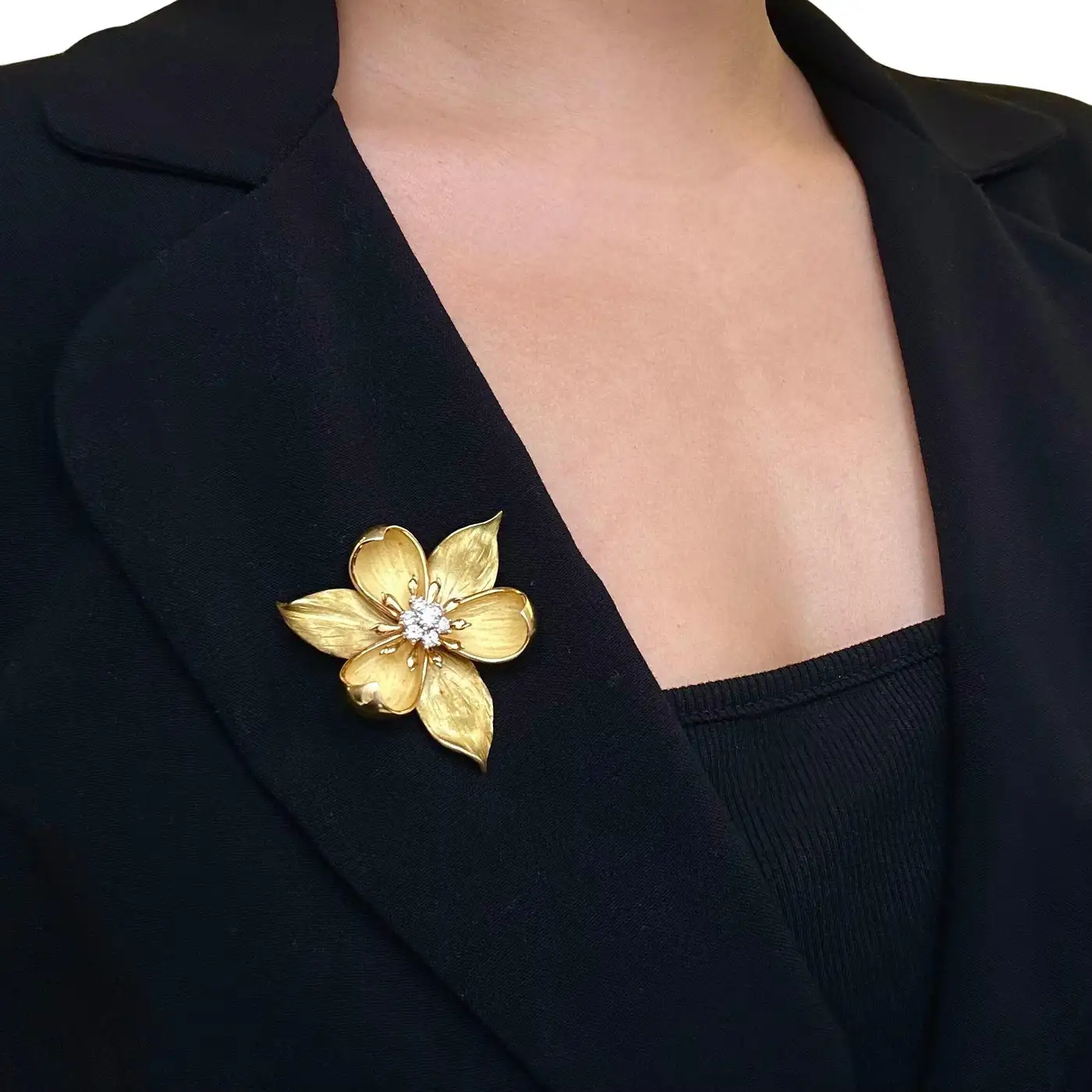 Dogwood-Flower-Gold-and-Diamond-Brooch-Tiffany-Co-3.webp