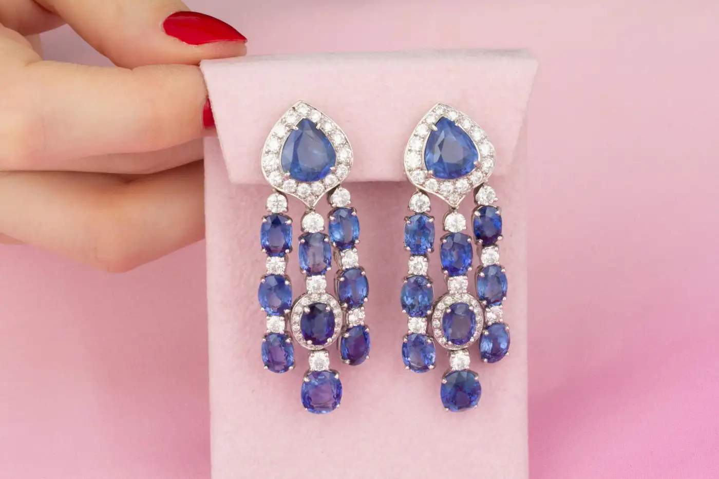 Ella-Gafter-Blue-Sapphire-Diamond-Necklace-Earrings-6.webp