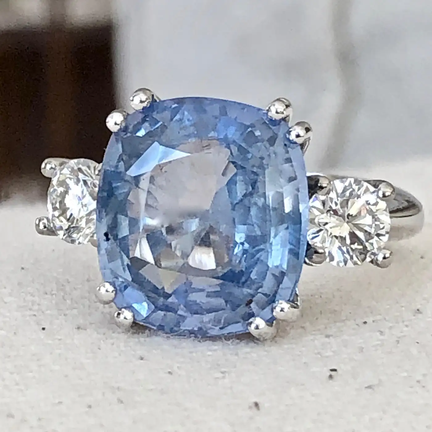 Emeralds-Maravellous-13.10-Carat-Unheated-Ceylon-Blue-Sapphire-Diamond-Ring-3.webp