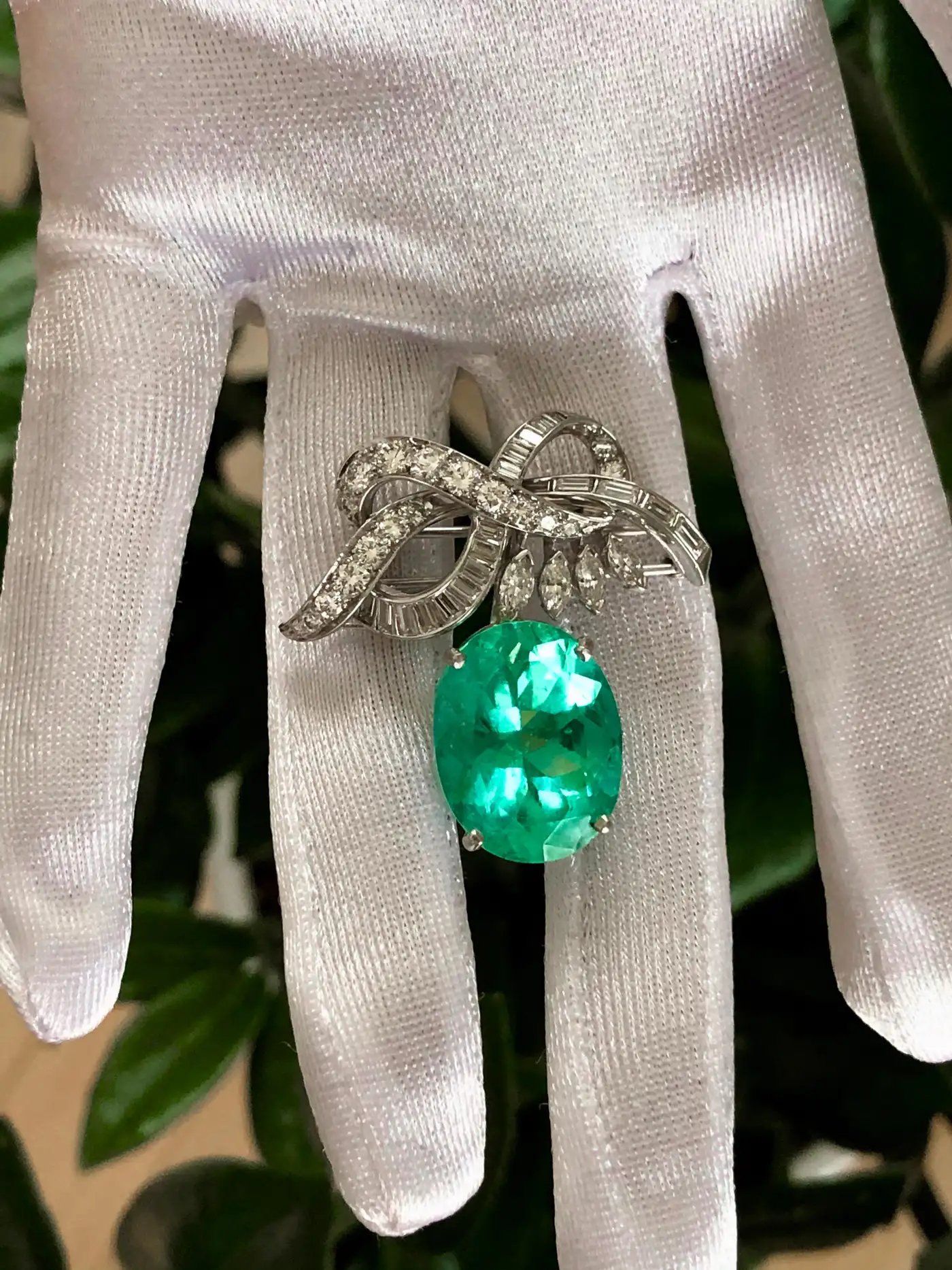 Emeralds-Maravellous-18.76ct-Certified-Colombian-Emerald-Diamond-Platinum-PendB-11.webp