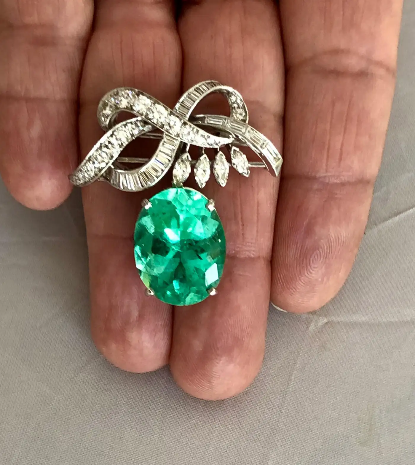 Emeralds-Maravellous-18.76ct-Certified-Colombian-Emerald-Diamond-Platinum-PendB-3.webp