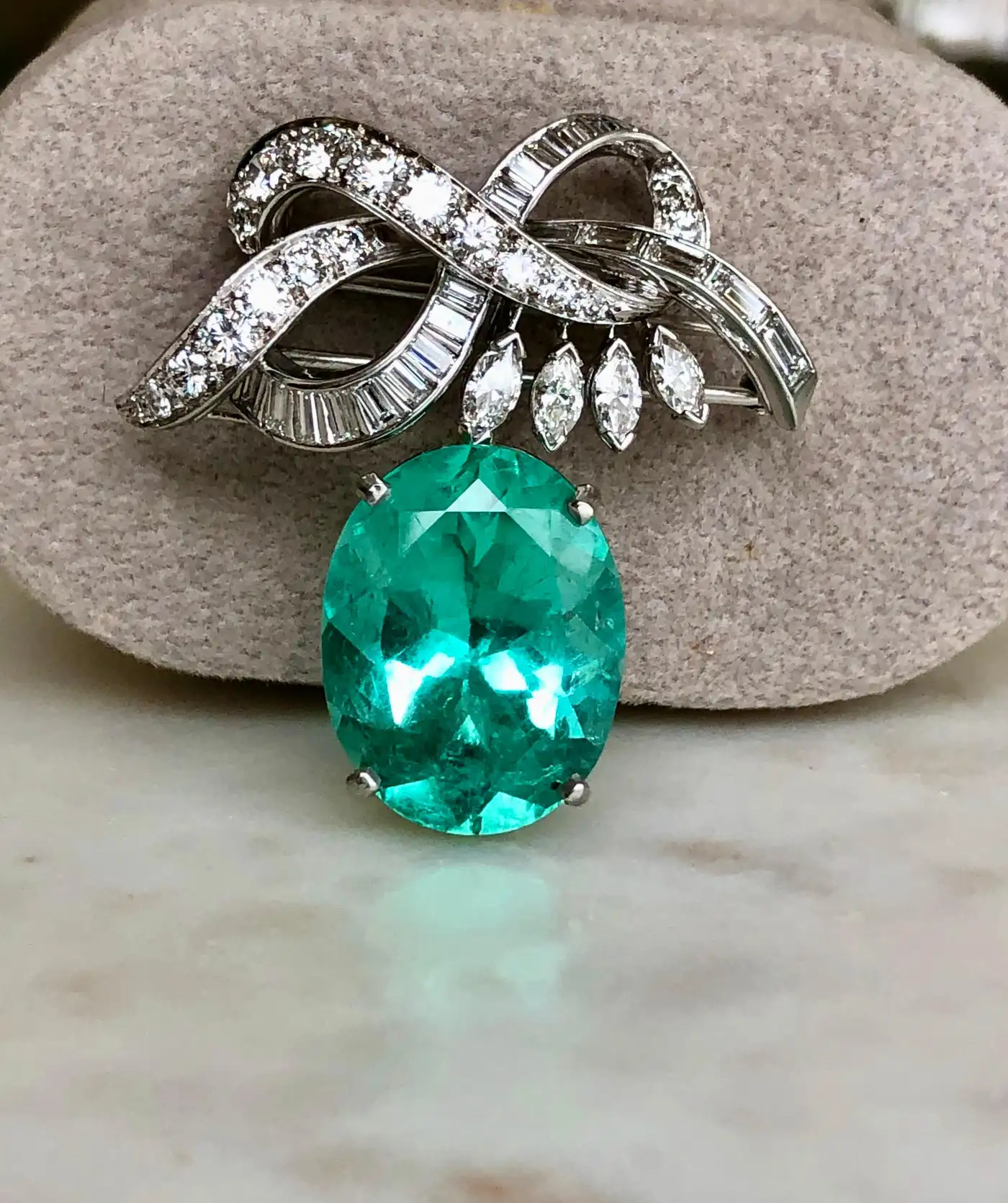 Emeralds-Maravellous-18.76ct-Certified-Colombian-Emerald-Diamond-Platinum-PendB-6.webp