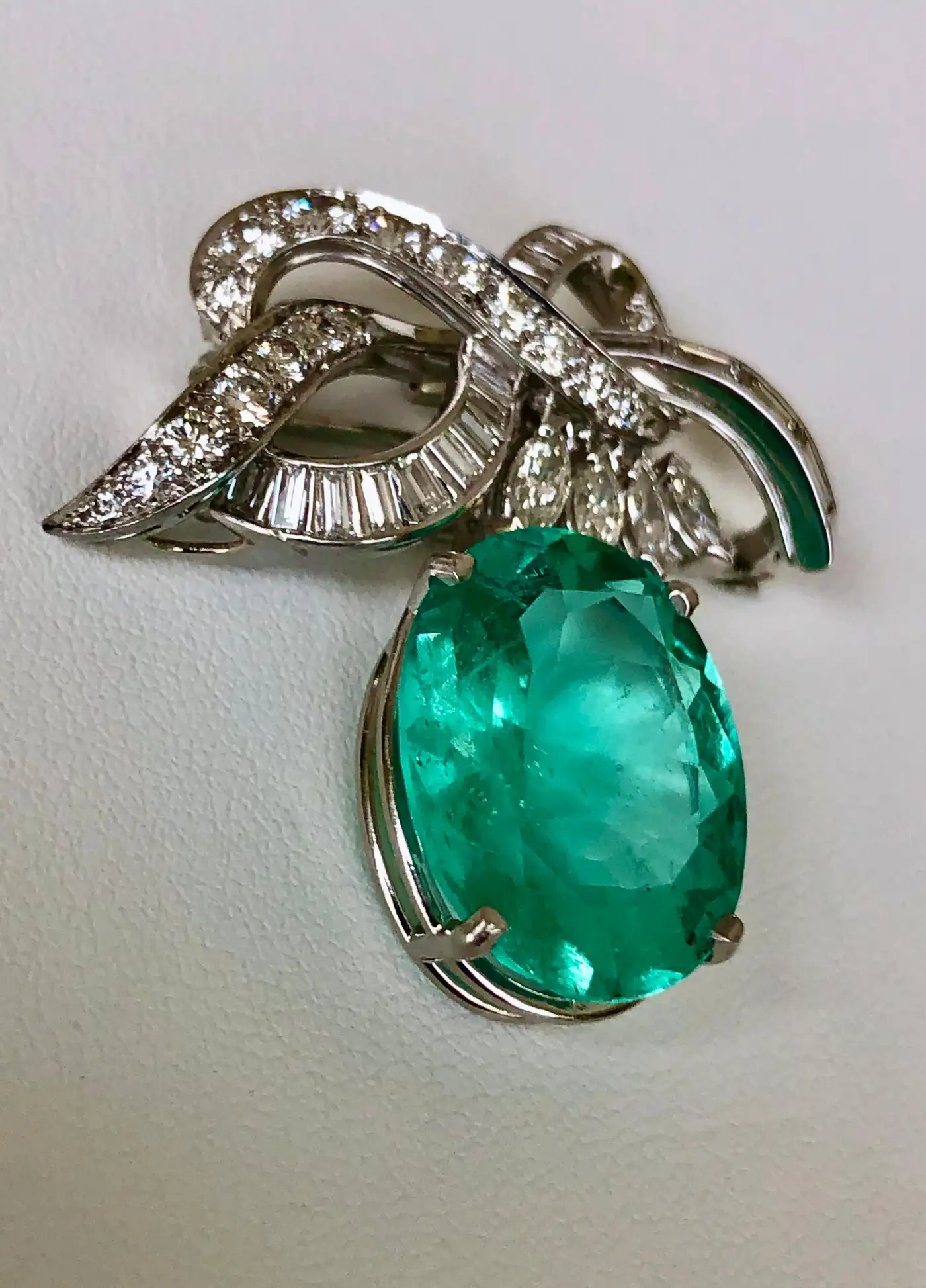 Emeralds-Maravellous-18.76ct-Certified-Colombian-Emerald-Diamond-Platinum-PendB-7.webp