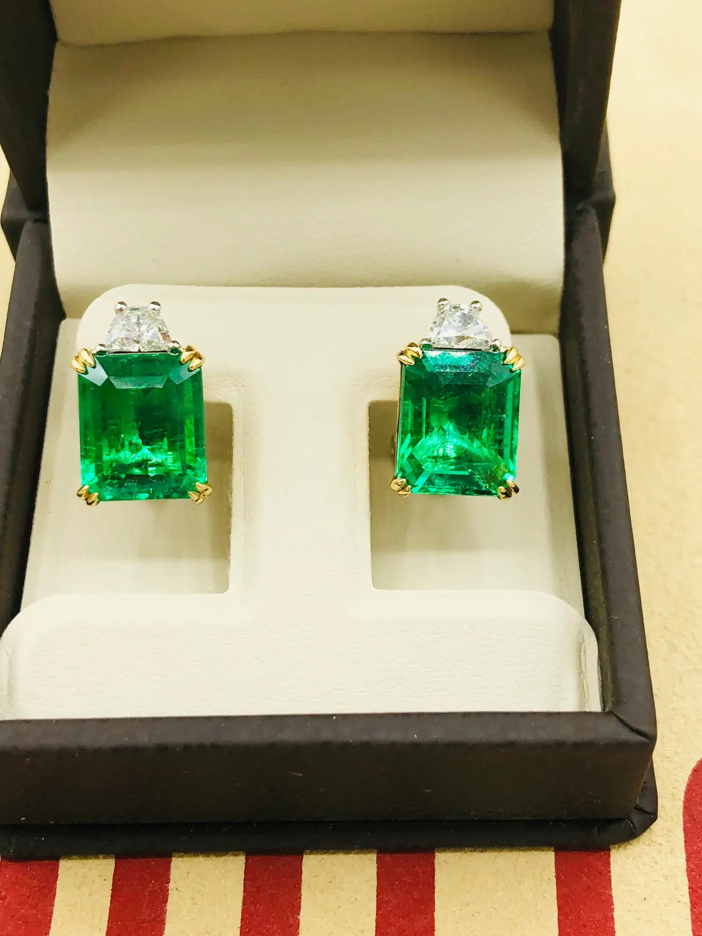 Emilio-Jewellery-Certified-9.65-Carat-Genuine-Emerald-Diamond-Platinum-Earrings-4.webp