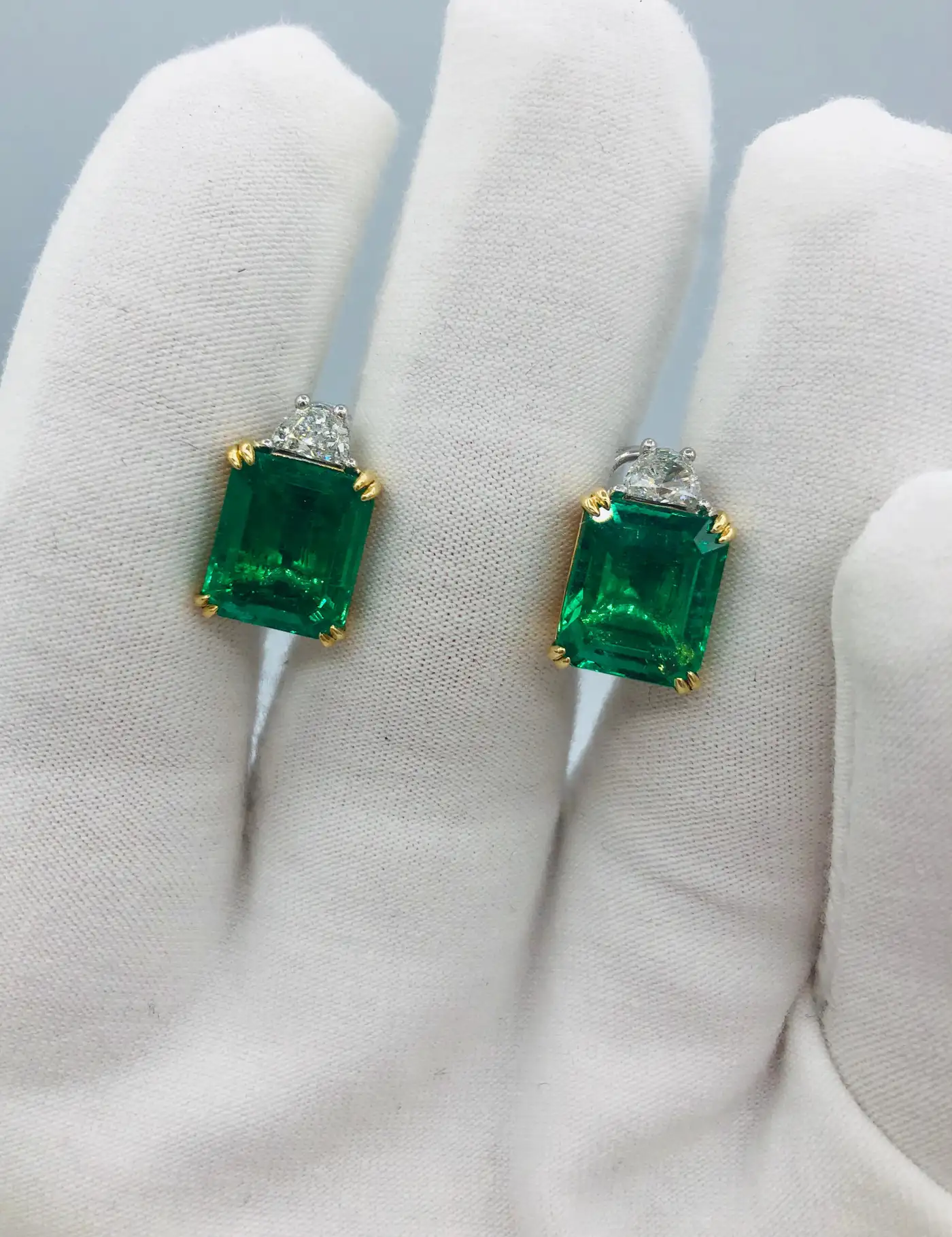 Emilio-Jewellery-Certified-9.65-Carat-Genuine-Emerald-Diamond-Platinum-Earrings-6.webp