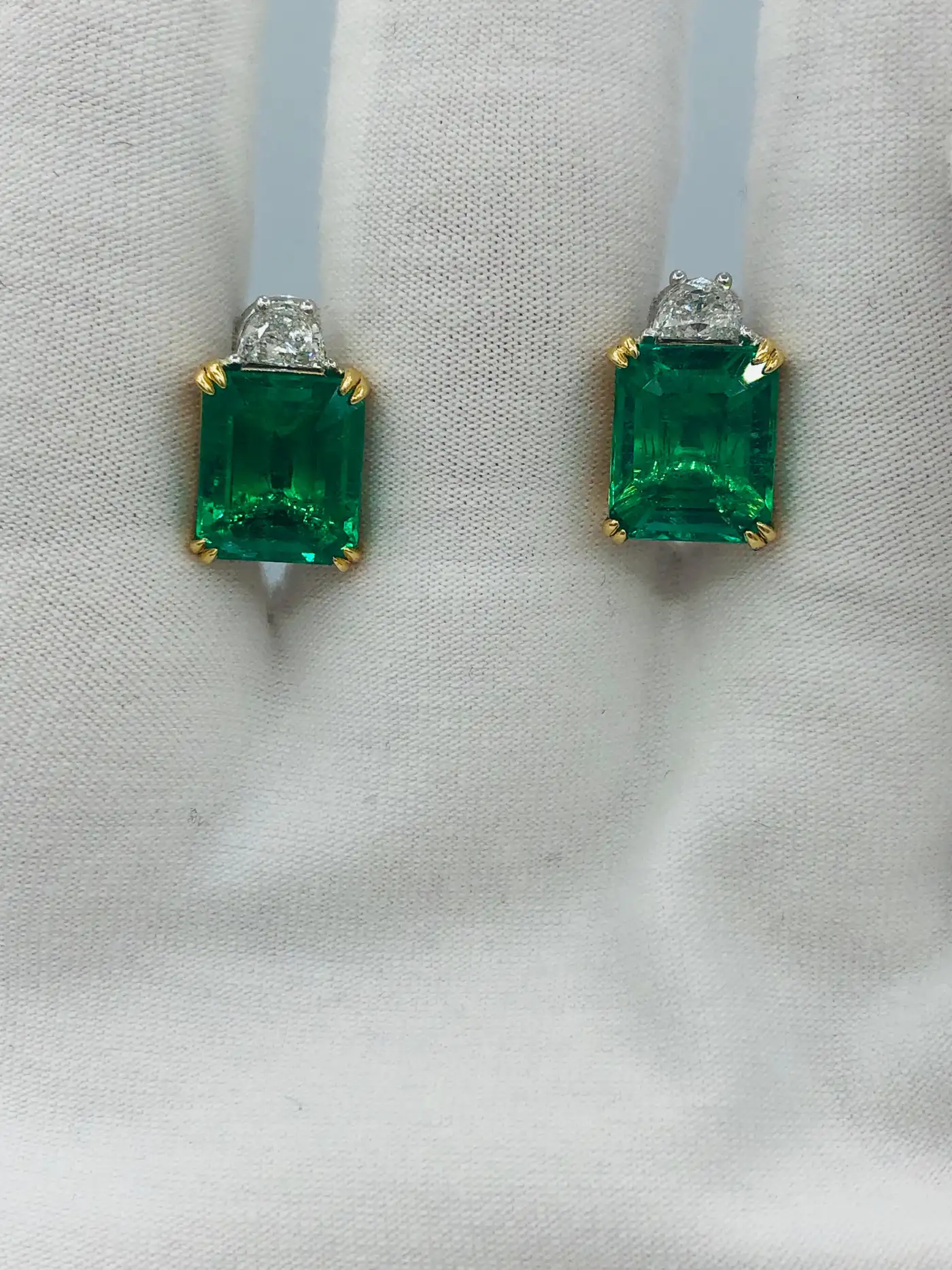 Emilio-Jewellery-Certified-9.65-Carat-Genuine-Emerald-Diamond-Platinum-Earrings-7.webp