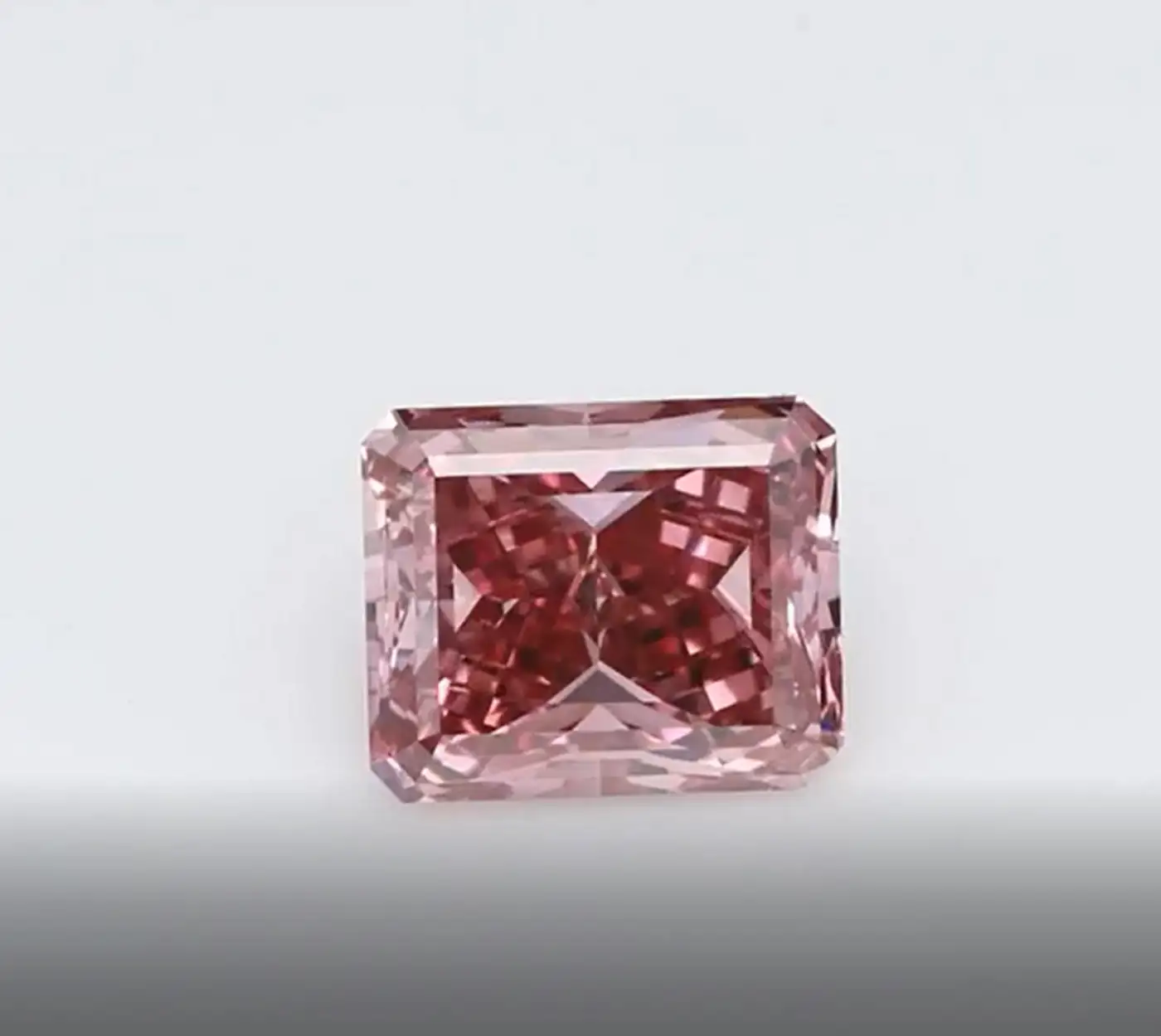 Fancy-Vivid-Pink-Radiant-Diamond-GIA-Certified-2.webp