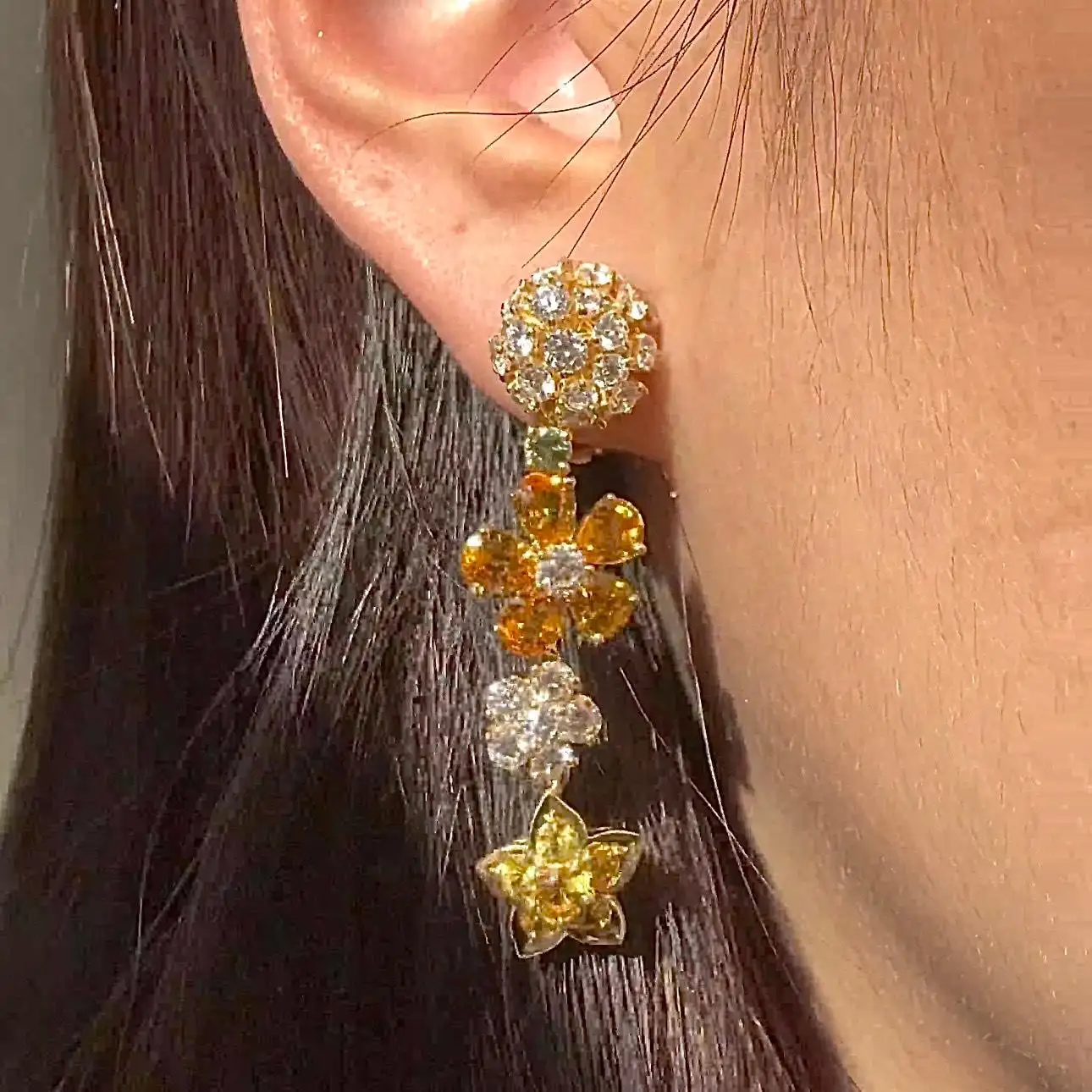 Folie-des-Pres-Diamond-Sapphire-Earrings-2.webp